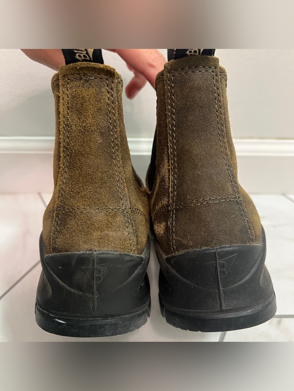 Blundstone 2322 Dark Olive Suede Lug Sole Chelsea Boot Size 6.5 US Women’s - Picture 9 of 12